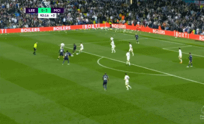 里夫斯：詹姆斯是历史级别的传球手，总在用最正确的方式打球