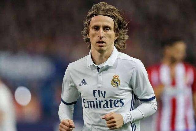 骑士全队首节手感不佳，投篮仅25投8中&已落后老鹰10分