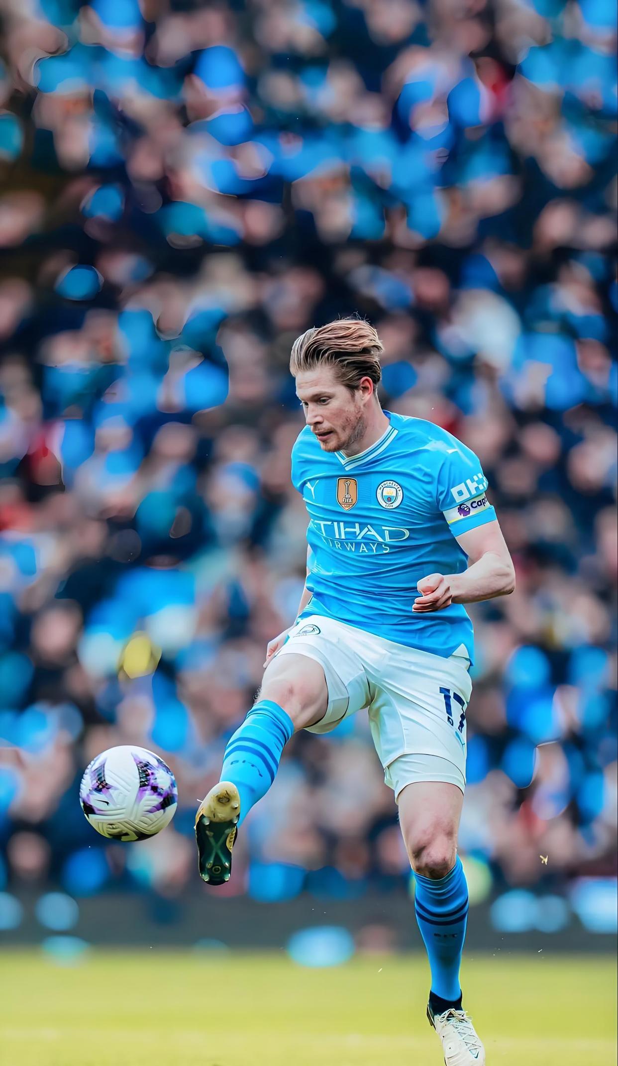 足球中超新外援亮相，身体对抗惊人